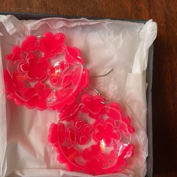 NIB Tatty Devine Hydrangea Earrings - Picture 3 of 4